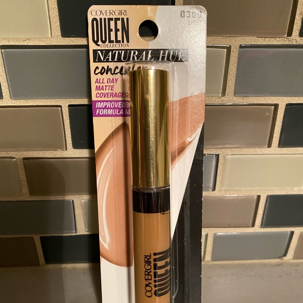 CoverGirl Queen Natural Hue Q300 Concealer NIB